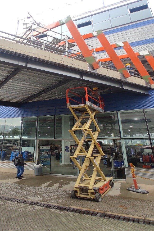 Elevador de tijera JLG- Bucaramanga